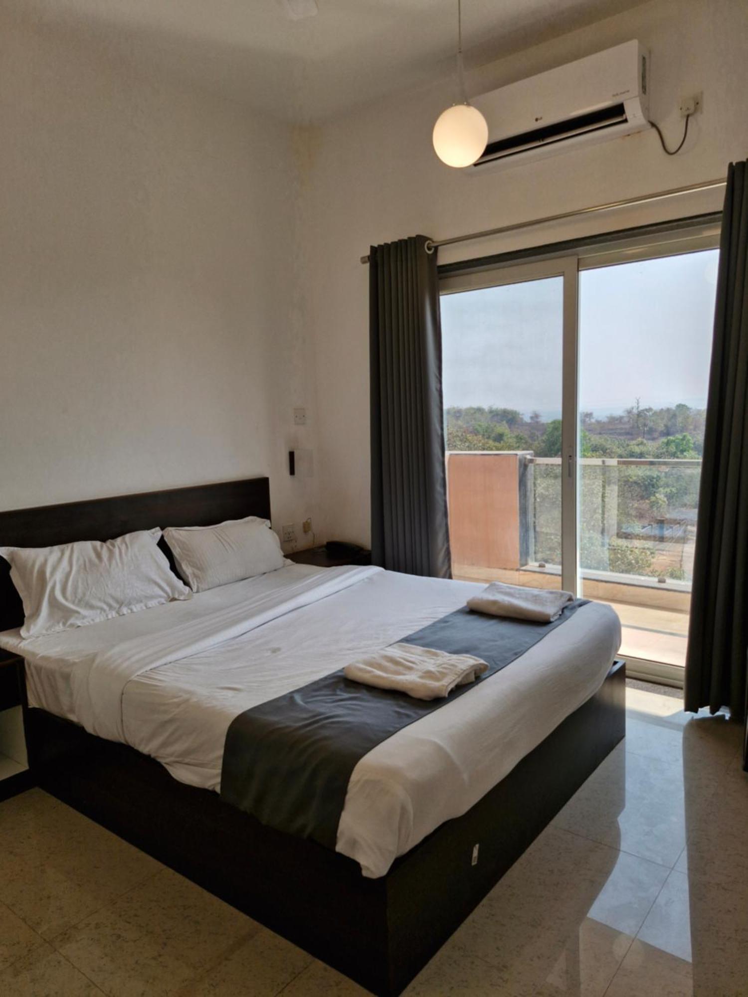 Hotel Rsa Residency Pernem Bagian luar foto